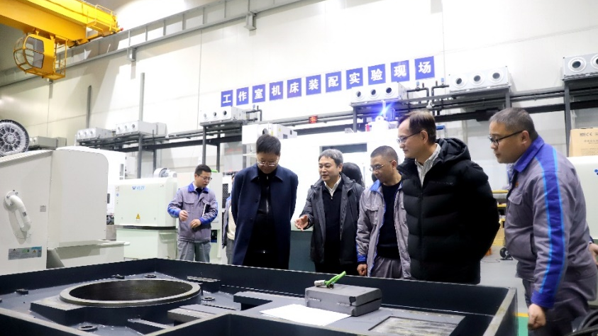 “重庆智能制造装备技术路径与发展战略研究”项目组前往乐动网_乐动(中国)
集团调研